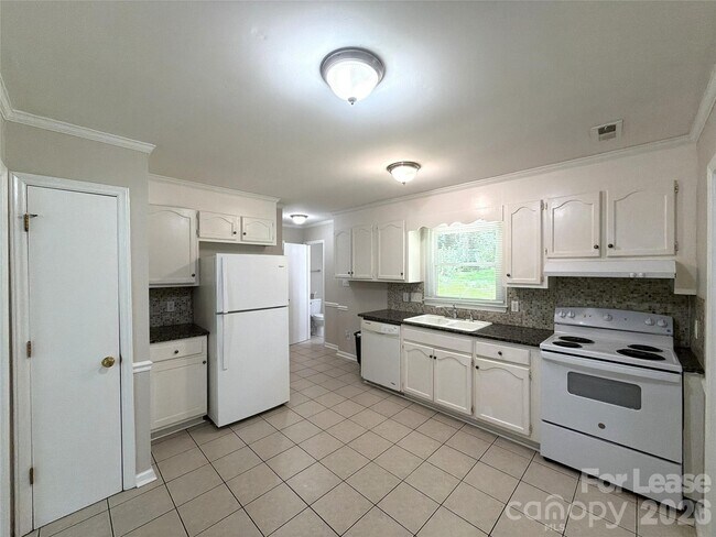 Foto del edificio - 7409 Lockmont Dr