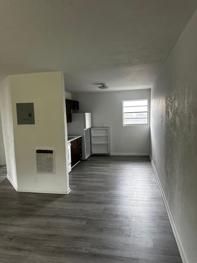 Photo - 1120 N Sapodilla Ave Apartment