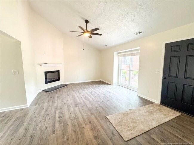 Building Photo - 533 Coronation Dr