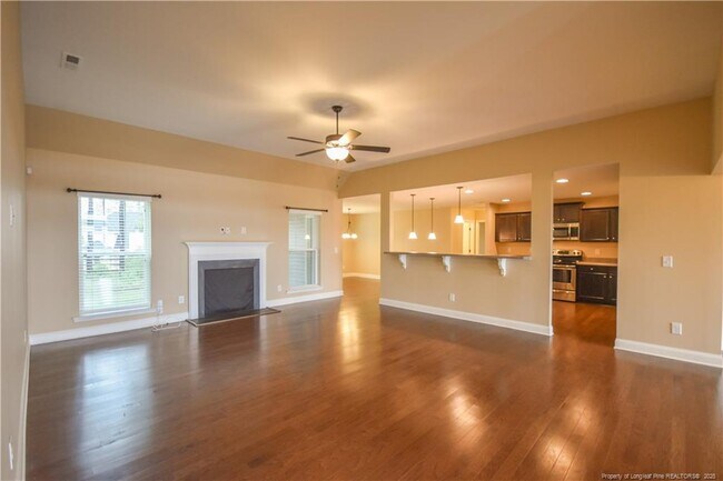 Foto del edificio - 124 Summer Creek Ln