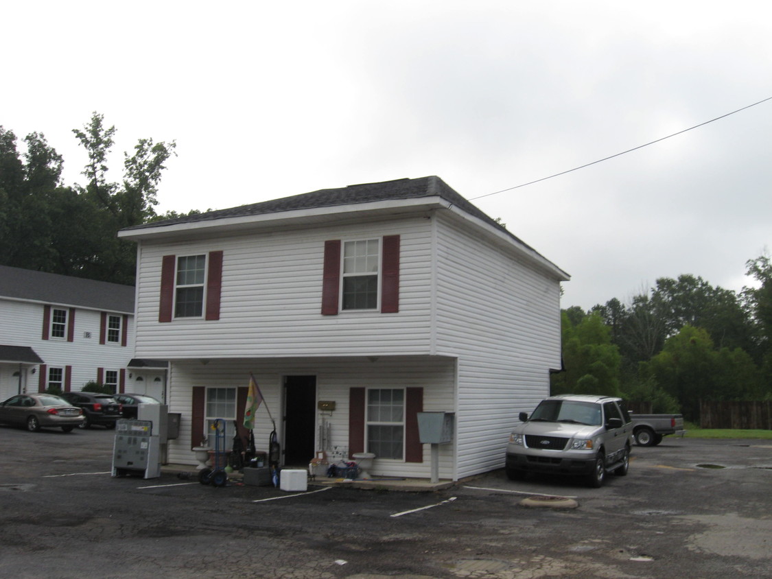 Building Photo - Springwood Townhomes