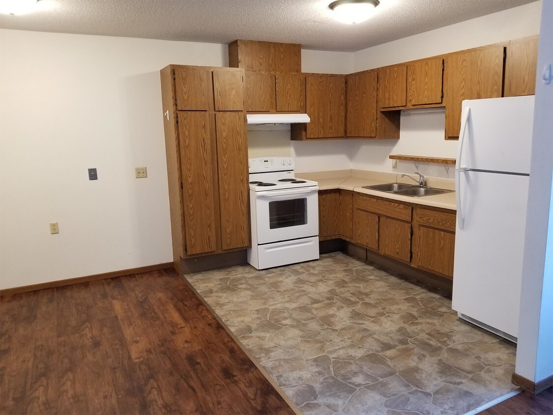 Primary Photo - Ashwood Apartments NEW - 513 - #110