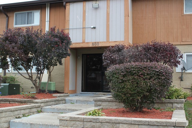 exterior front - 860 E Old Willow Rd