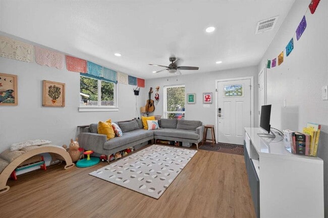 Building Photo - 6021 Bluebell Cir