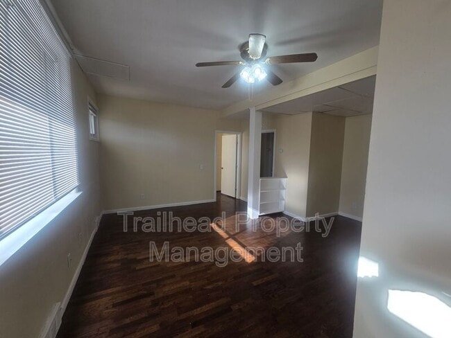 Building Photo - 3115 S Forest Ave