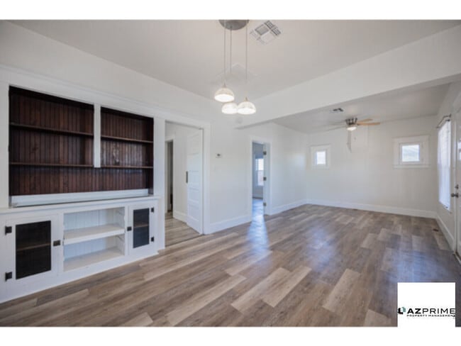 Building Photo - Radiating Warmth And Contemporary Charm, This Beautifully Remodeled 2/1 Home Offers Modern Comfort I