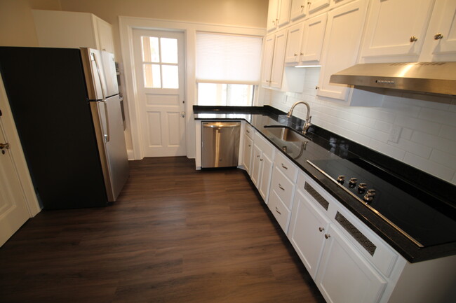 Foto del edificio - 2219 Madison Rd