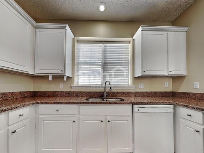 Foto del edificio - 620 College Park Cir