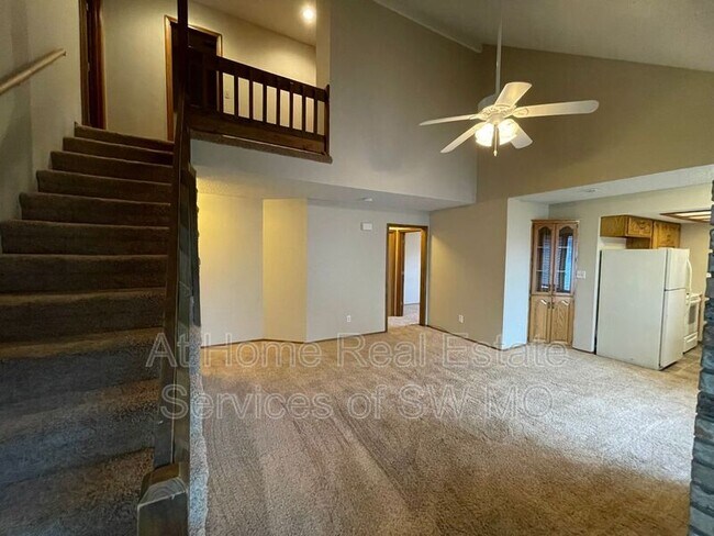 Building Photo - 3421 E Avalon Dr