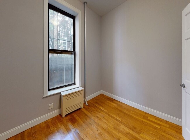Building Photo - 216 E 95th St