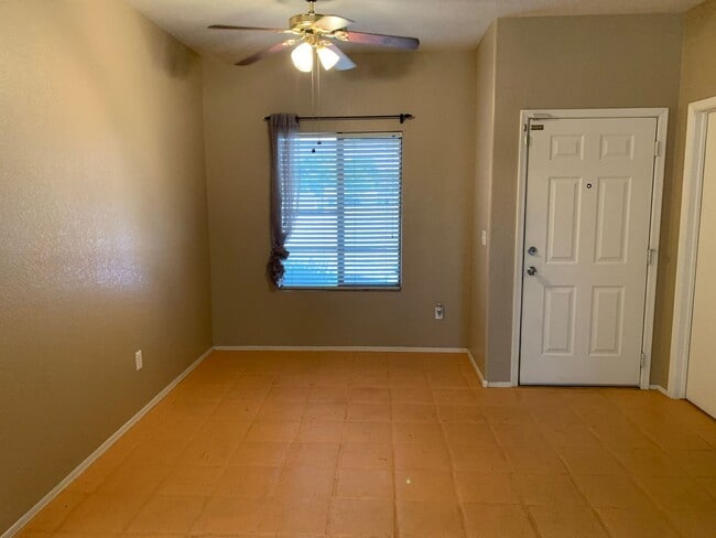 Building Photo - Wonderful 3 bedroom 2.5 bath home located ...