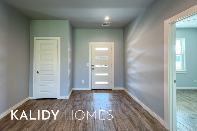 Building Photo - 213 Olde Ml Ct