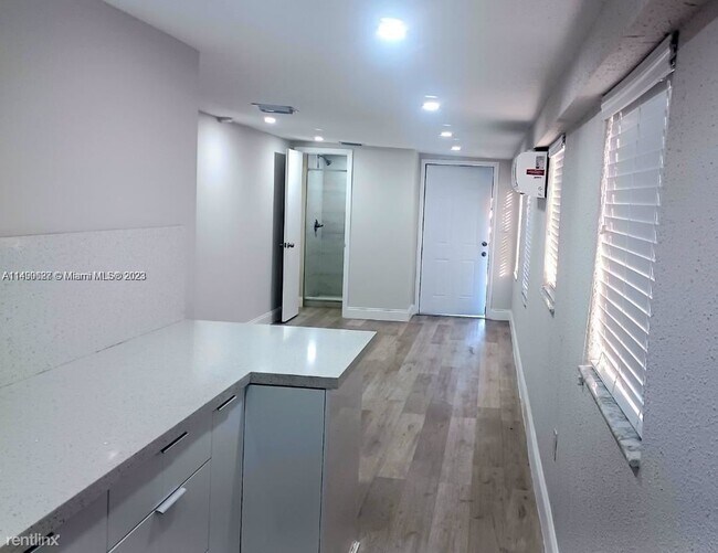 Foto del edificio - 3 br, 3 bath House - 4004 W 10th Ct