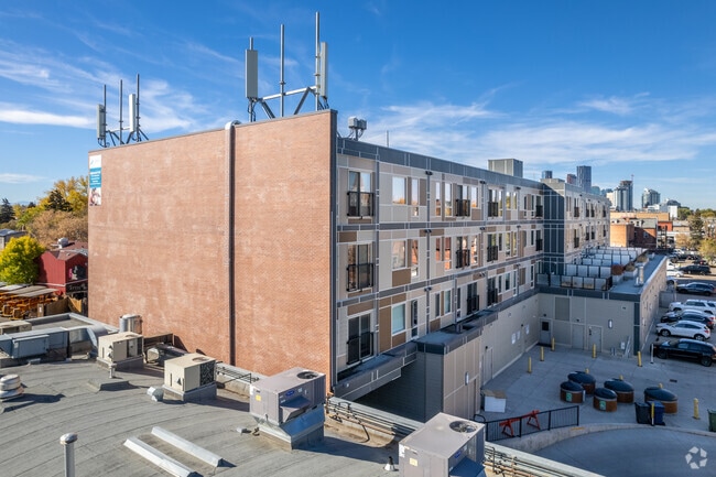 Building Photo - Inglewood 1410