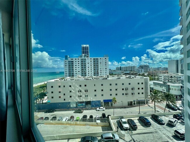 Foto del edificio - 7135 Collins Ave