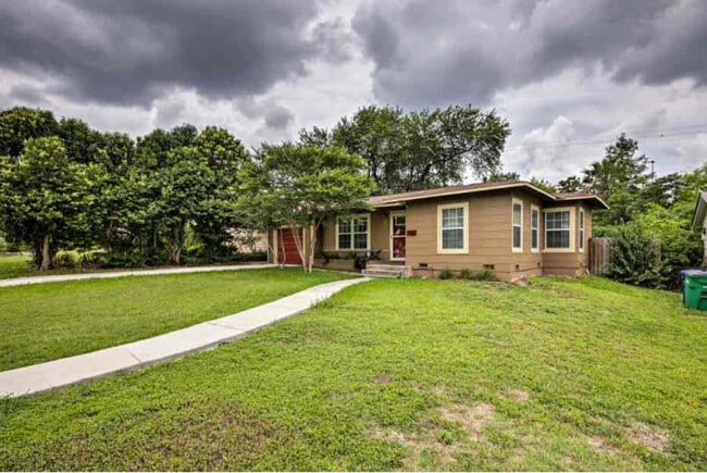 Photo - 611 Sumner Dr (San Antonio, TX) House