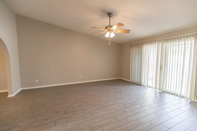 Foto del edificio - 2908 E Avenida Olivos