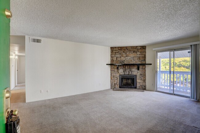 Building Photo - $1,725 - 2 Bed, 2 Bath Condo in Denver wit...