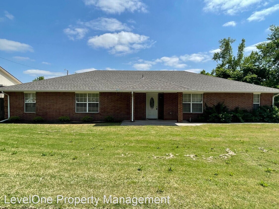 Primary Photo - 4 br, 2.5 bath House - 6810 NW 11th Street