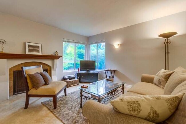 Living Room - 930 Via Mil Cumbres