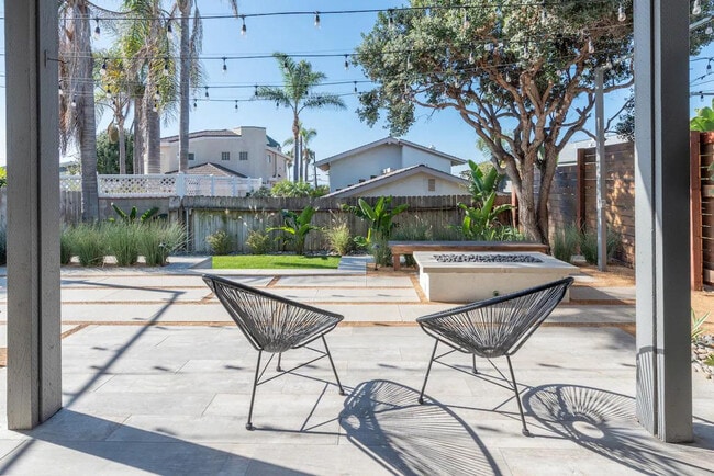 Building Photo - 1560-62 Lorraine Dr