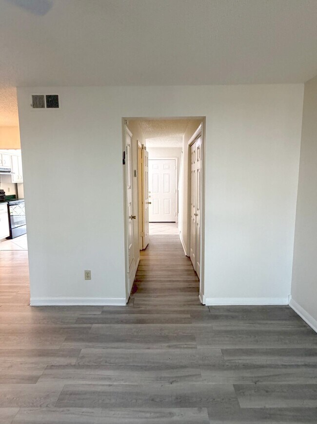 Foto del edificio - 6968 Wesley Ct