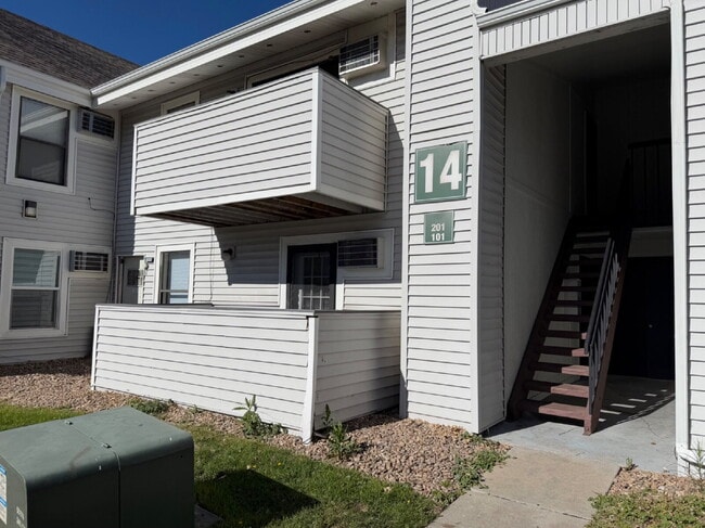 Foto del edificio - Ground Level 1 Bedroom/1 Bathroom Condo Located In Gated Oak Park Community! (Available Immediately)