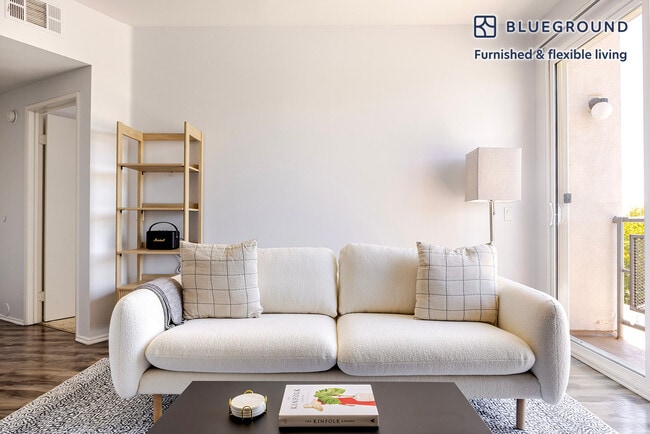 Foto del edificio - 1443 N Fuller Ave