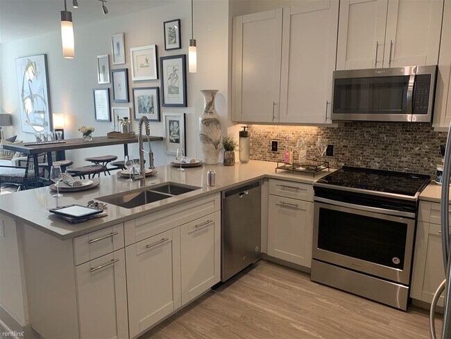 Building Photo - 1 br, 1 bath  - 100 Cambridgepark Dr Unit 119