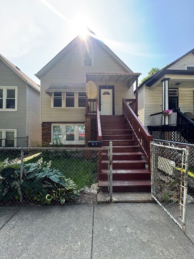 Primary Photo - 5328 S May St