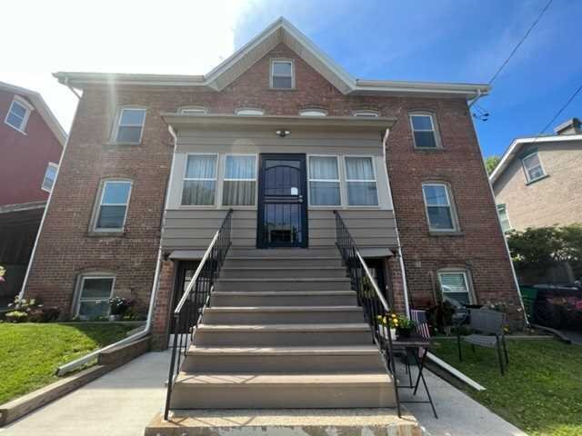 Primary Photo - 32 Davis St