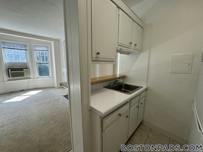 Building Photo - 1223 Beacon St