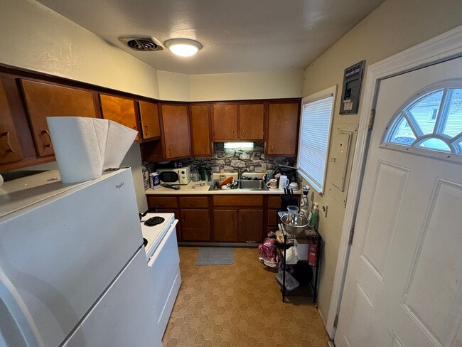Building Photo - 568 Spartan Ave