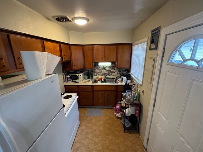 Foto del edificio - Large 7 bedroom house with 2 kitchens