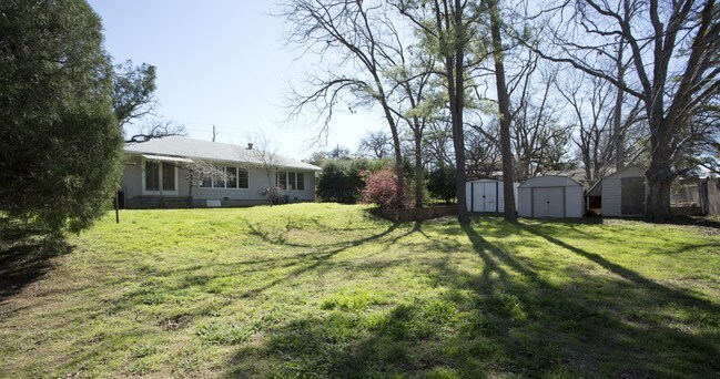 Photo - 2425 N Locust St House