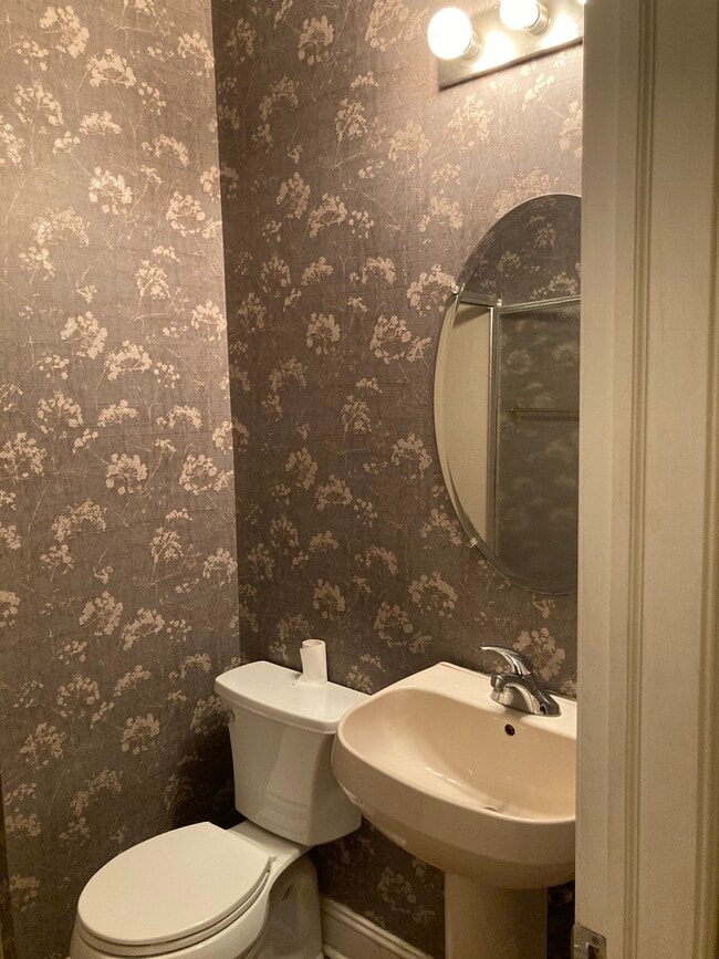 Private secured bath - 840 Ramblewood Dr