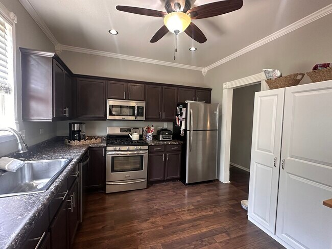 Foto del edificio - 2904 Arbor Ln