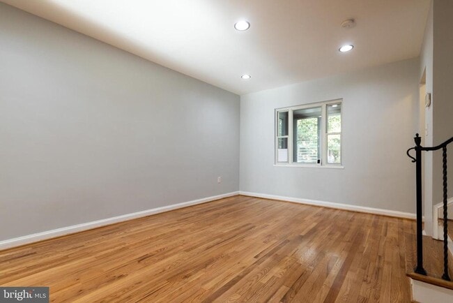 Foto del edificio - 306 35th St NE