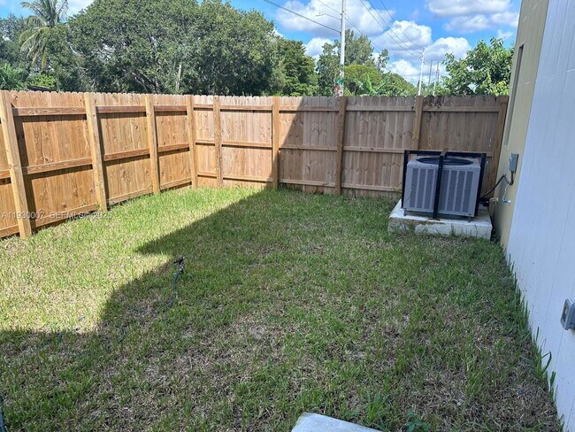 Foto del edificio - 574 NW 7th St