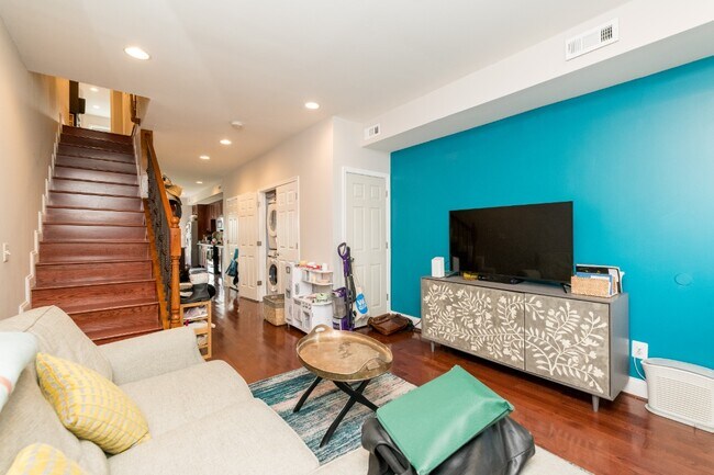 Foto del edificio - 909 W 37th St