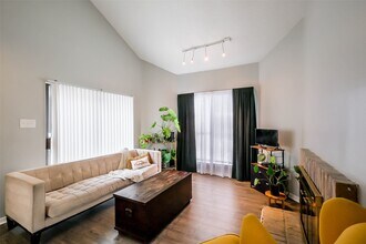 Building Photo - 10122 Waterstone Dr