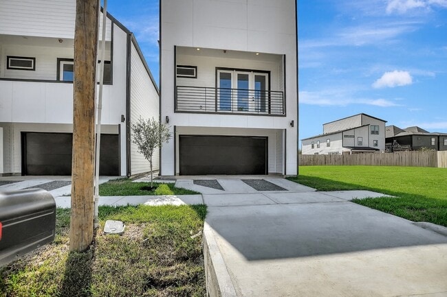 Building Photo - 3628 Amos St