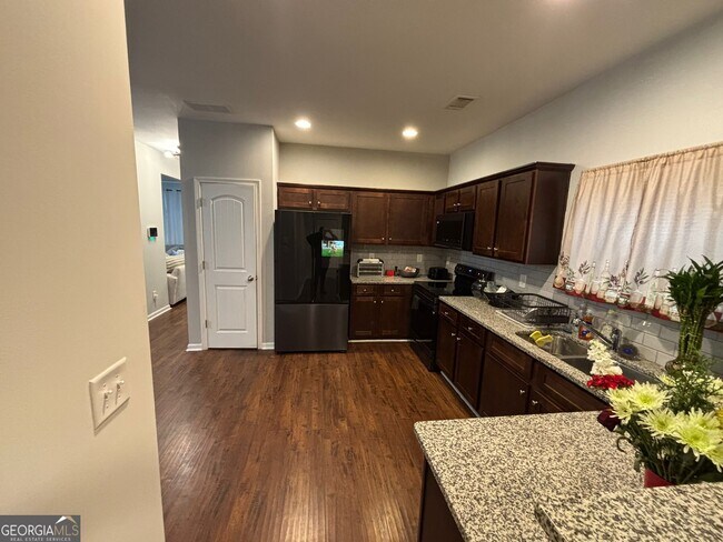 Foto del edificio - 518 Tulip Ln