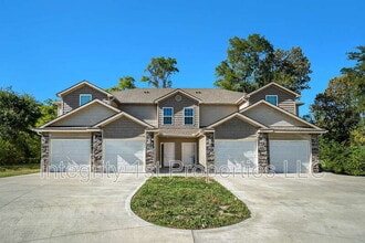 Building Photo - 6313 NE 44th St