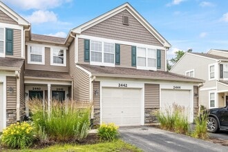 Building Photo - 2442 Oneida Ln