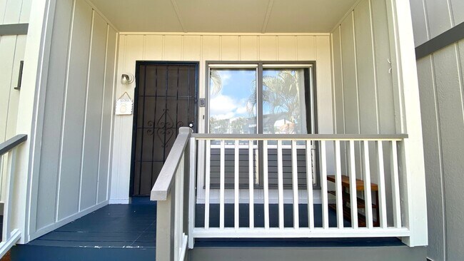Foto del edificio - Renovated 3 BED/1.5 BATH/2 PRKG, Lanai and...