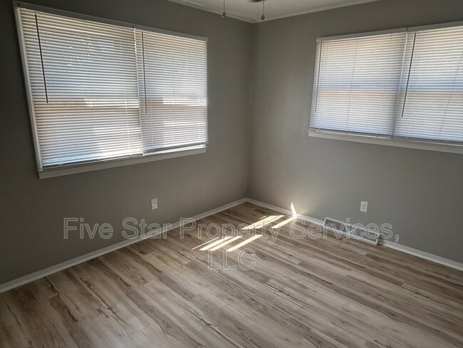 Foto del edificio - 629 W Washington St