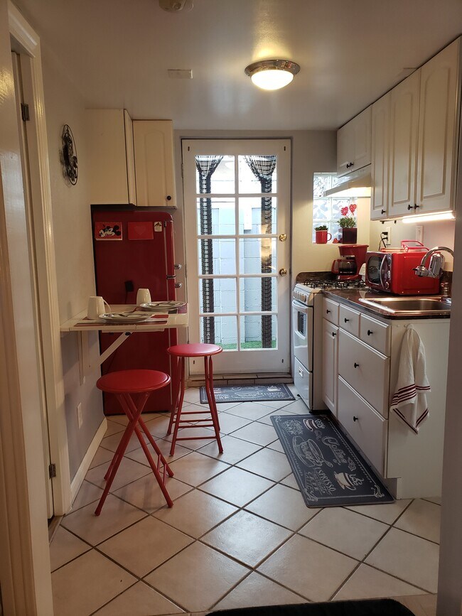 Foto del edificio - 735 W 19th St