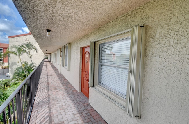 Building Photo - 14747 Cumberland Dr