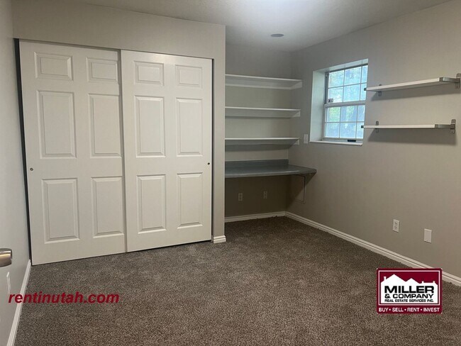 Building Photo - Beautiful newly remodeled home in Sandy Fo...